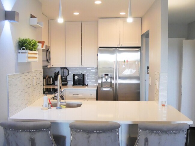 Kitchen with Counter Bar - 400 S Lafayette St