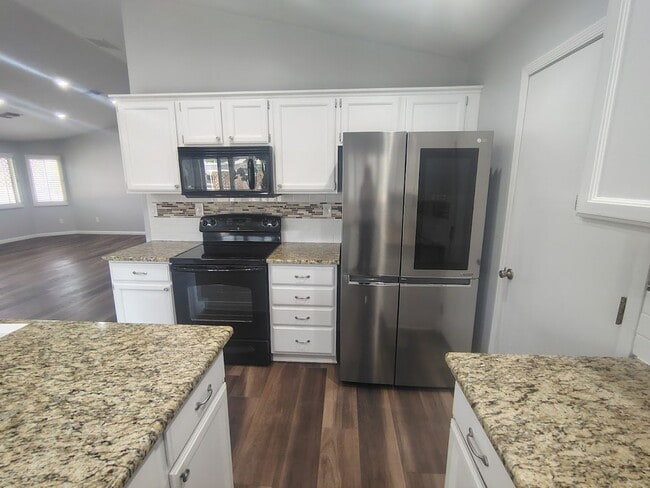 Building Photo - 9047 N Sanguine Dr