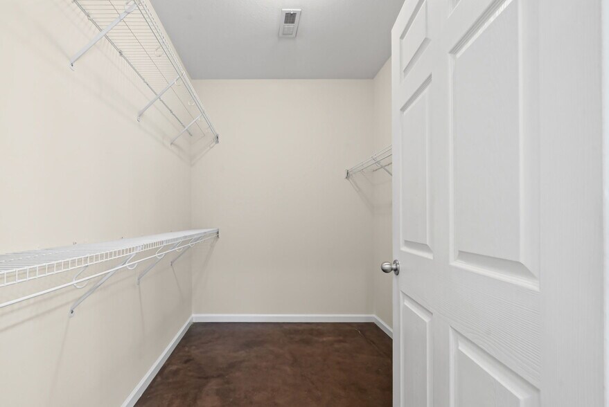 Building Photo - 109 Holland Dr