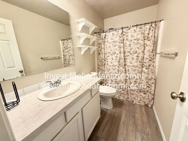 Building Photo - Spacious 4 Bed 2 Bath Home in Kuna
