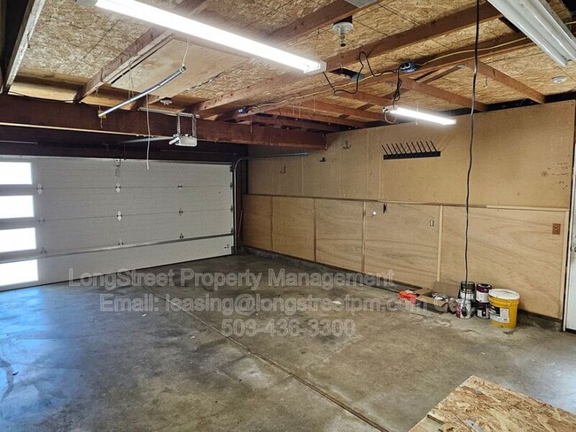 Building Photo - 8645 SW Avery St