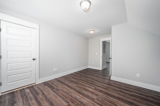Building Photo - 1524 Cottage Grv