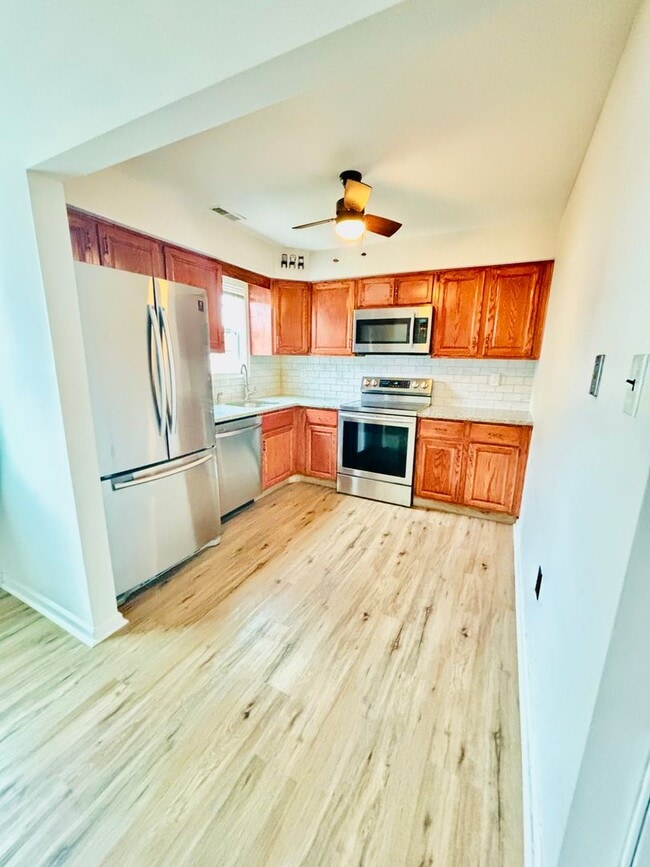 Building Photo - 1959 Main Ave