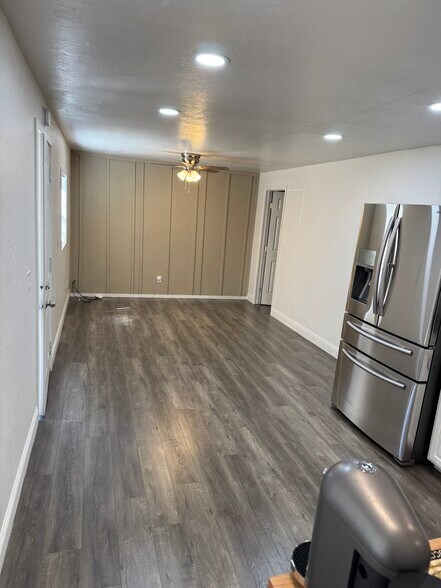 Building Photo - 561 W Behymer Ave