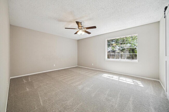 Building Photo - 7900 Westheimer Rd