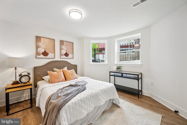 Building Photo - 1614 Kilbourne Pl NW