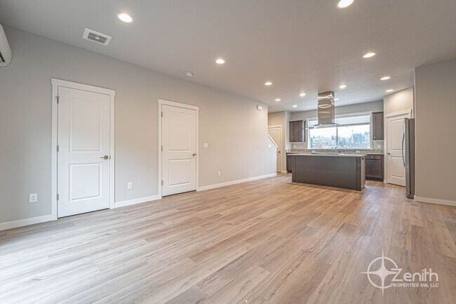 Building Photo - 4904 NE 2nd Ct