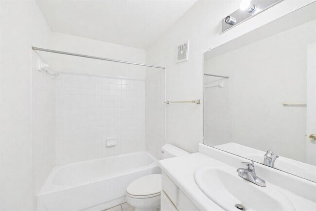 Building Photo - 501 W 26th St