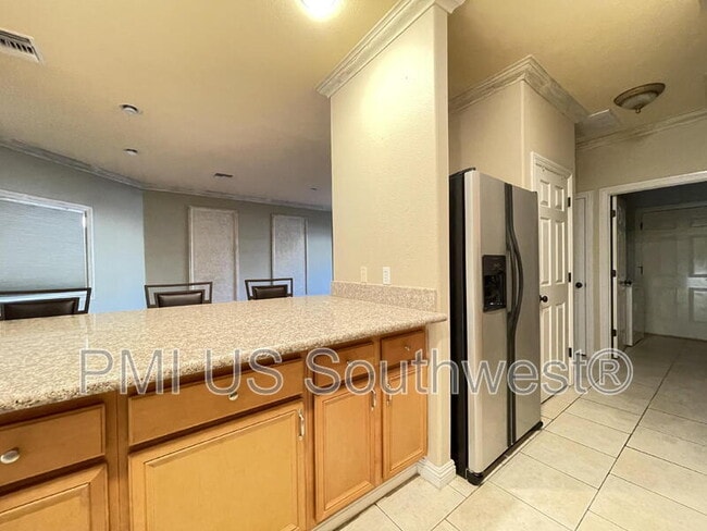 Building Photo - 2549 Country Club Dr