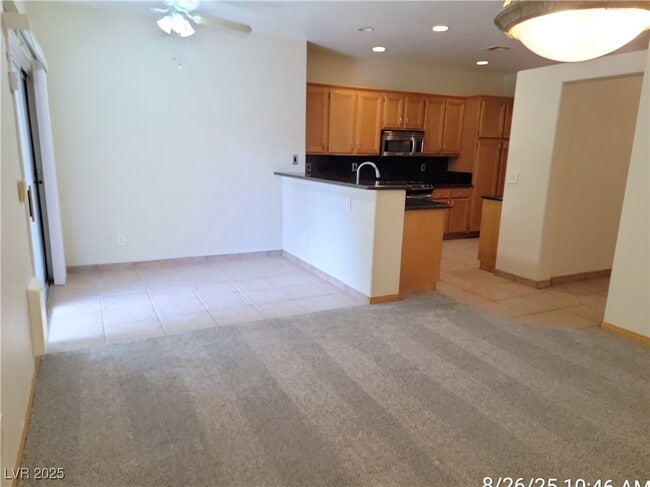 Building Photo - 948 Lloyd George Dr
