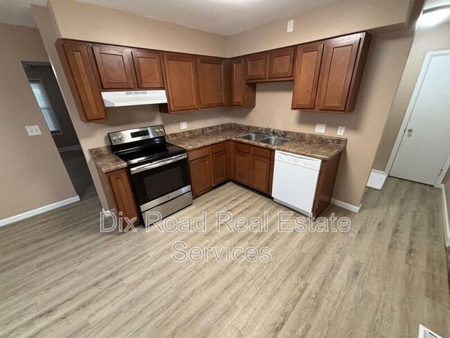 Building Photo - 301 Cranewood Dr