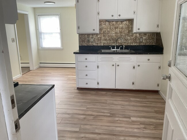 Building Photo - 1403 Farmington Ave