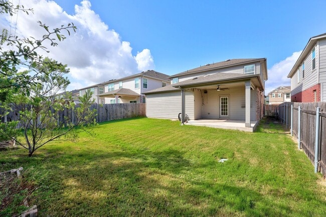 Building Photo - 528 Ayinger Ln