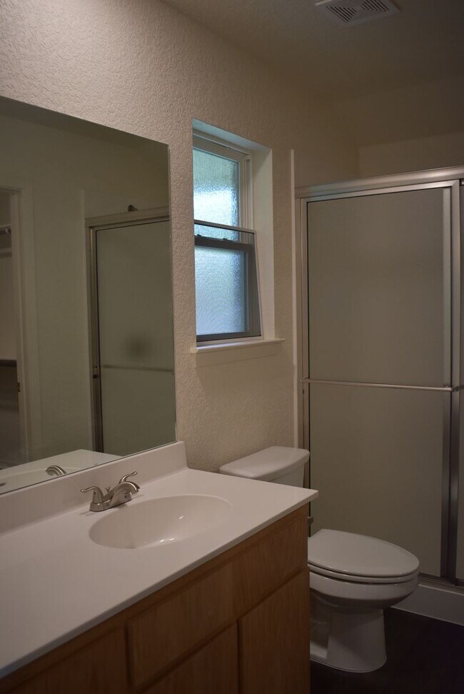 Building Photo - 504 S Juanita Dr