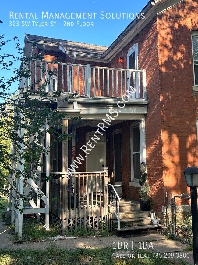 Building Photo - 323 SW Tyler St 2nd Floor- 1BED/1 BATH