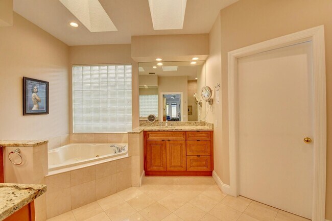 Building Photo - 2624 NW 63rd St