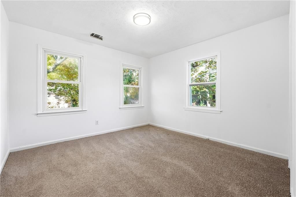 Building Photo - 6917 Laurel Wood Dr