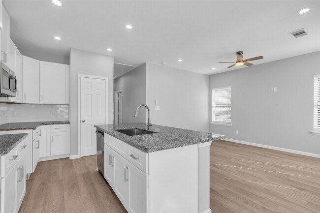 Building Photo - 4905 Paula St