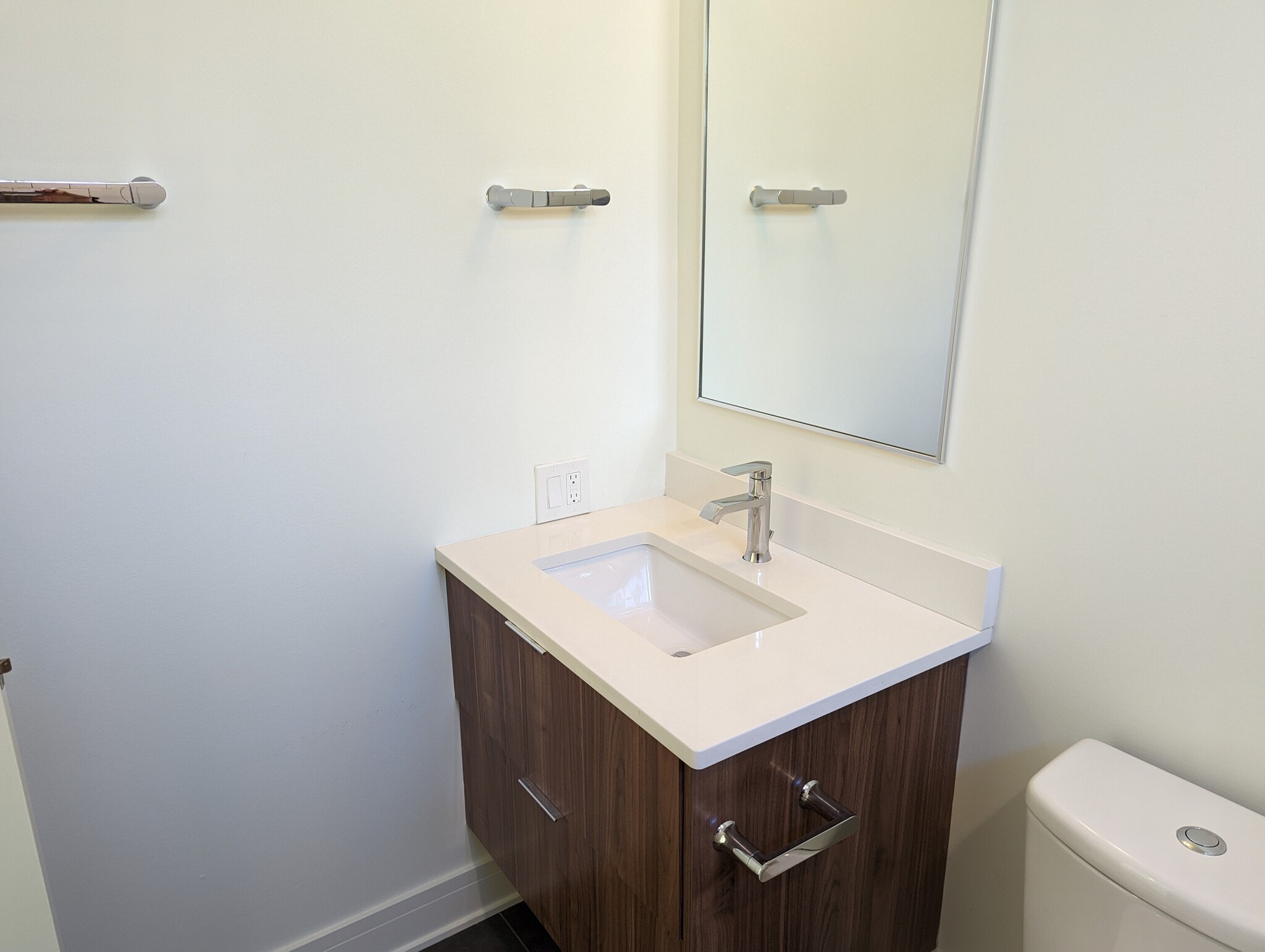 Building Photo - 939 W Grace St