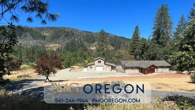 Building Photo - 4323 Galice Rd