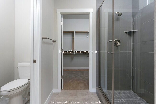 Building Photo - Beautiful Three Bedroom Row Home In Highly Desired Villebois Community!