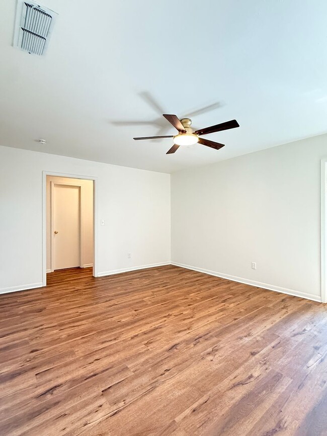 Building Photo - 1039 Harris Ln