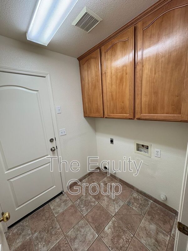 Building Photo - 3432 S Martin Ct