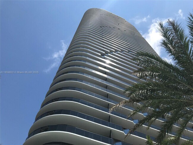 Building Photo - 801 S Miami Ave