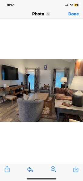 Large living room - 1900 Richard Jones Rd