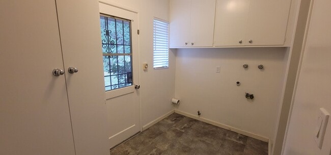 Building Photo - Classic, Midcentury 3 bedroom with Den, 2.5 bath home nestled into hillside with secluded backyar...