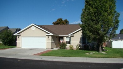 Building Photo - 1507 Anny Dr W