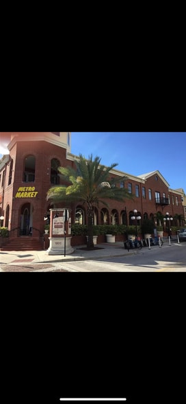 Building Photo - 1810 E Palm Ave