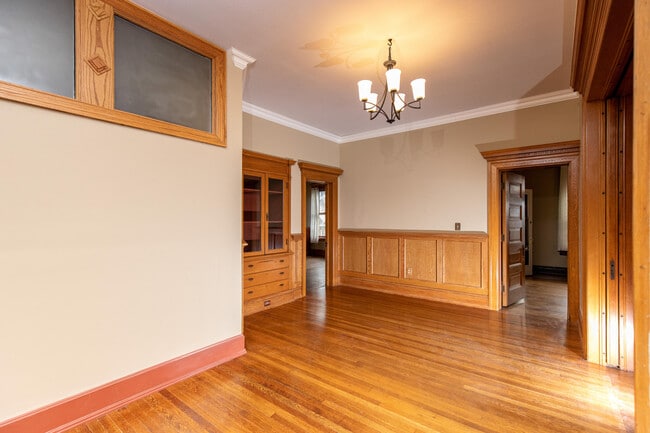 Building Photo - 2836 E Belleview Pl