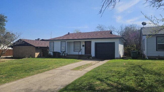 Building Photo - 3 bedroom 1 bathroom with 1 car garage in 76107