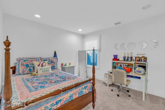 Building Photo - 300 Salem Ave