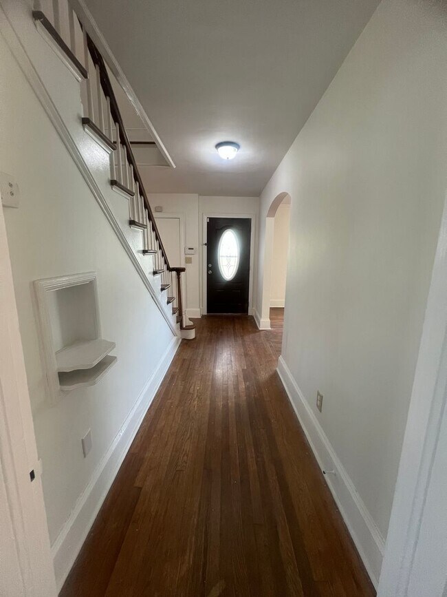 Building Photo - Spacious 4-Bedroom Brick Home with Hardwood Floors and Walk-In Closet