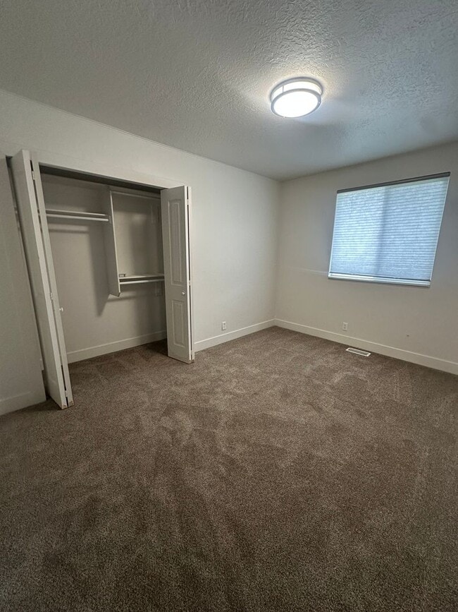 Building Photo - Beautiful home in Salt Lake!!