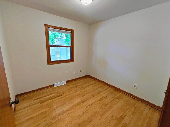 Building Photo - 5921 N 66th St