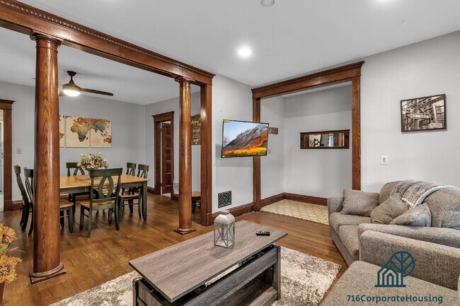 Building Photo - Furnished 3-Bedroom Lower Apartment on Bird Ave