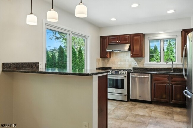 Building Photo - 49 Canoe Brook Pkwy
