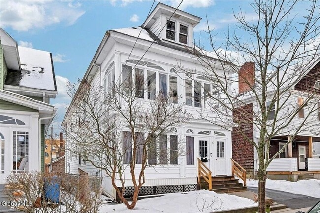 Building Photo - 6 W Erie St