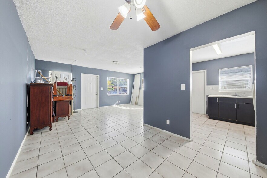 Building Photo - 1439 NW 8th Ave