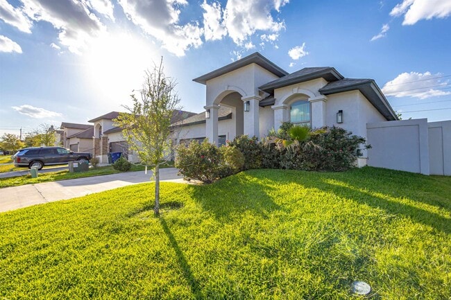 Building Photo - 514 Prado Dr