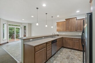 Building Photo - 10015/10017 N Whitworth Dr