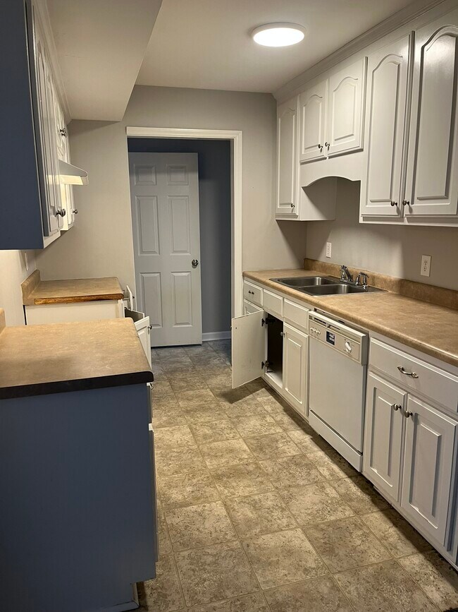 Building Photo - AVS2 AJ Duplexes