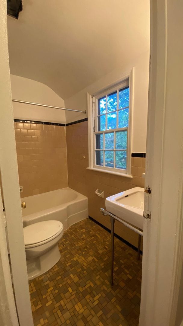 Building Photo - 3 Bedroom in Woodmoor available ASAP!!