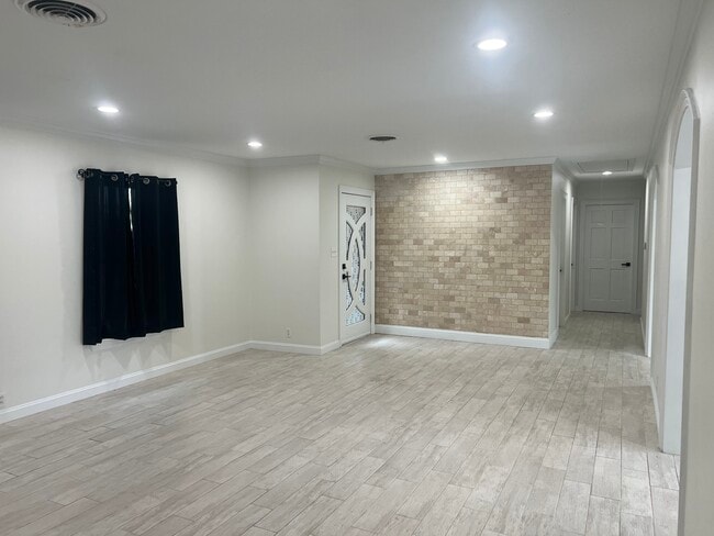 Building Photo - 5985 Rankin Dr