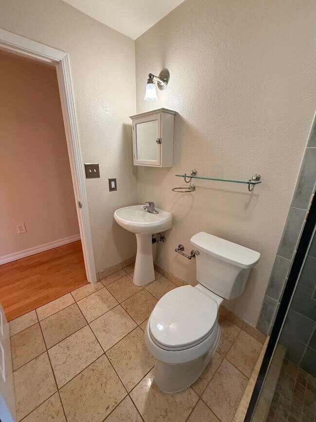 Building Photo - 4013-4015 Beresford Street