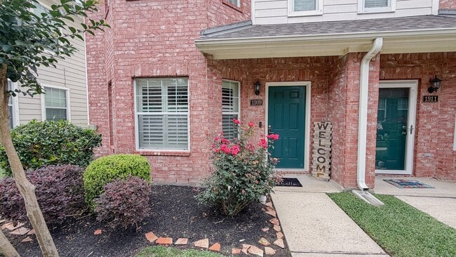 Building Photo - 1909 Kemah Village Dr