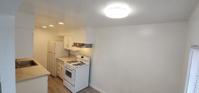 Building Photo - 544 Virginia St